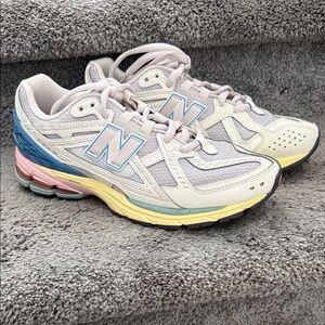 Women’s New Balance 1906 Light Gray Sneakers with Pastel Accents